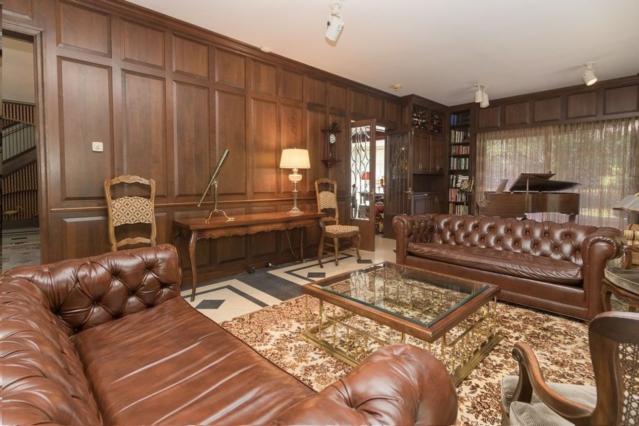 This Illinois Fortress Has a Bedroom That's Perfect For an Orgy [PHOTOS]