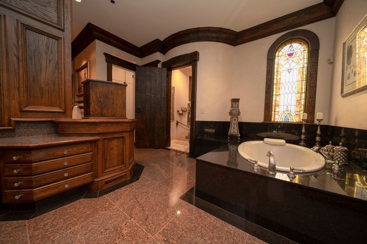 This Missouri Castle Is the Medieval Mansion of Your Dreams [PHOTOS]