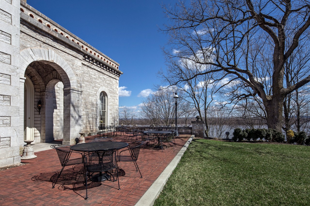 This Missouri Castle on the Bluffs of the Mississippi River Is a Dream