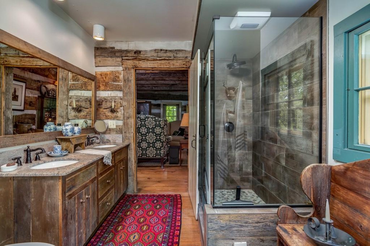 This Old-Ass Missouri Cabin Has Been Transformed Into a Luxury Home [PHOTOS]