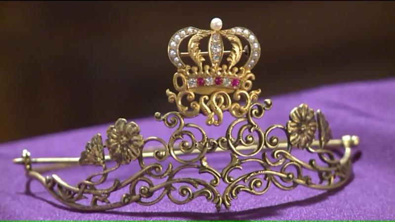 Old-Ass Racism Crowns Stolen from History Museum