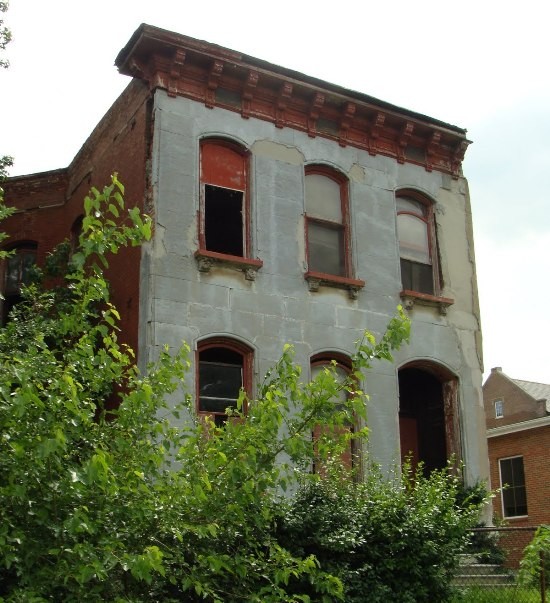 2900 St. Louis Avenue was an early inspiration for Trosclair's interest in decaying buildings.