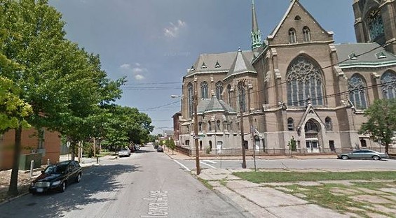 Iowa Avenue and Lynch Street, where police found shell casings from the shooting. - Google Maps