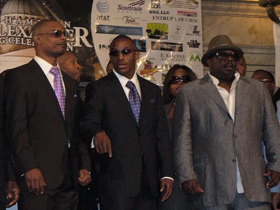 Alexander, center, flanked by his trainer Kevin Cunningham and Cedric the Entertainer.