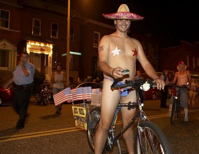 Video: St. Louis' First Naked Bike Ride