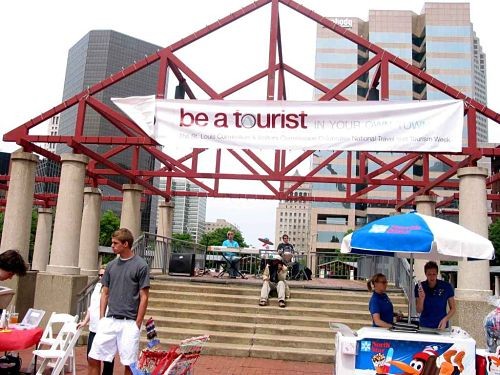 Be a tourist! See things no St. Louisan ever gets to see, like a dude, a musician playing the greatest hitts of the '80s, popsicle vendors and a homeless guy.