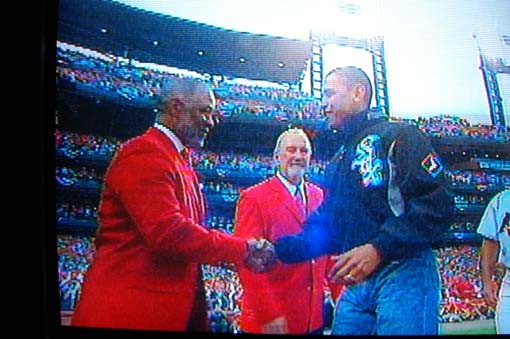 The president greets Cardinal Hall-of-Famer Ozzie Smith.