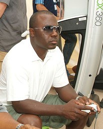 Marshall Faulk, playing what I imagine is a digital version of himself in an XBox football game. - commons.wikimedia.org