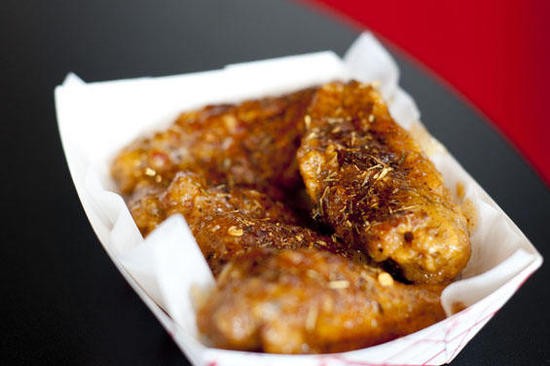 Review + Slideshow: St. Louis Wing Co.