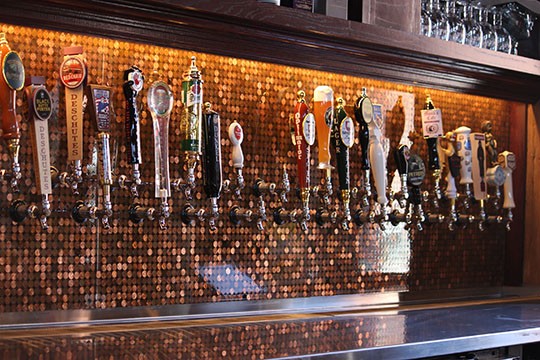 The taps at Flying Saucer Draught Emporium | Kaitlin Steinberg