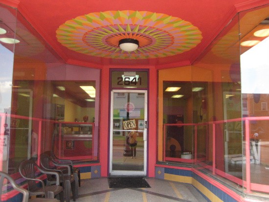 The colorful exterior of I Scream Cakes on Cherokee Street - Erika Miller