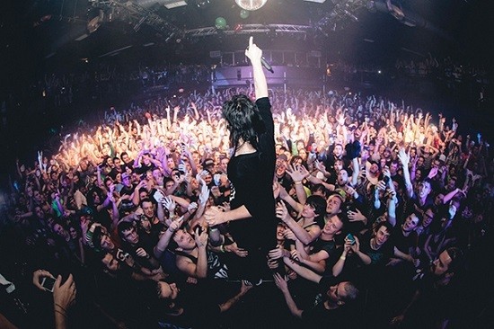 Skrillex's haircut from the back, performing live. - Courtesy of Biz3