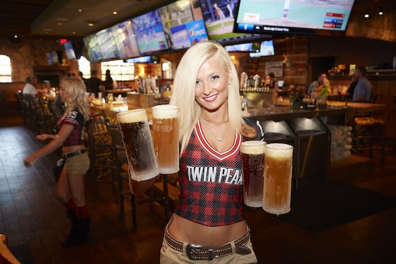 twin-peaks-brings-titillating-sports-bar-fun-to-chesterfield-st