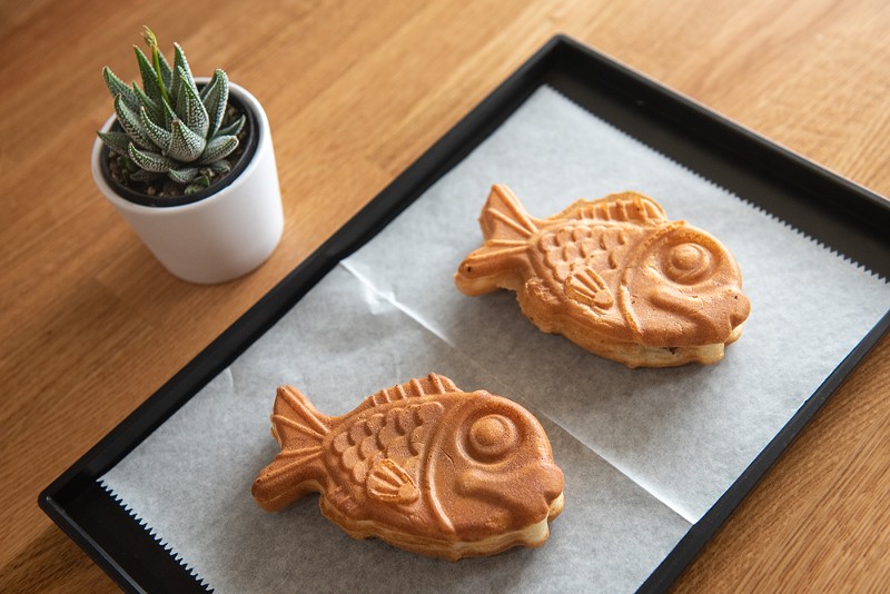 Taiyaki, a stuffed waffle, is filled with Nutella. - Vu Phong