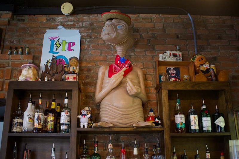 A statue of ET at Eat Crow.