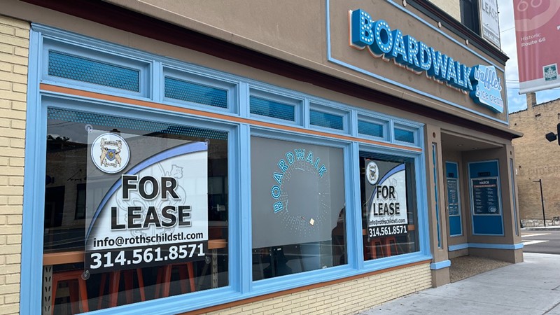 Former Boardwalk Waffles & Ice Cream location now advertised as for lease.
