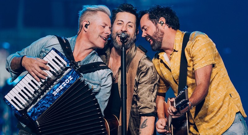 Old Dominion promises "no bad vibes" — and the band more than delivered at Enterprise Center Saturday. - MASON ALLEN