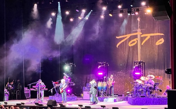 Toto on stage at the Stifel Theatre.