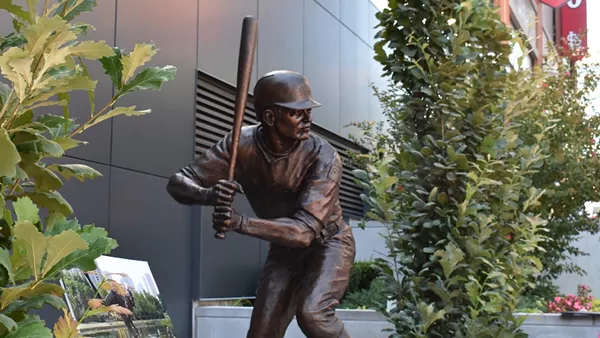 Cepeda honored with his own statue at the ballpark