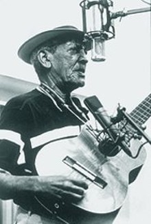 DRO EAST WEST - Compay Segundo: "Send my greetings to all your neighbors, all your friends and all the people of St. Louis. I will soon be there."