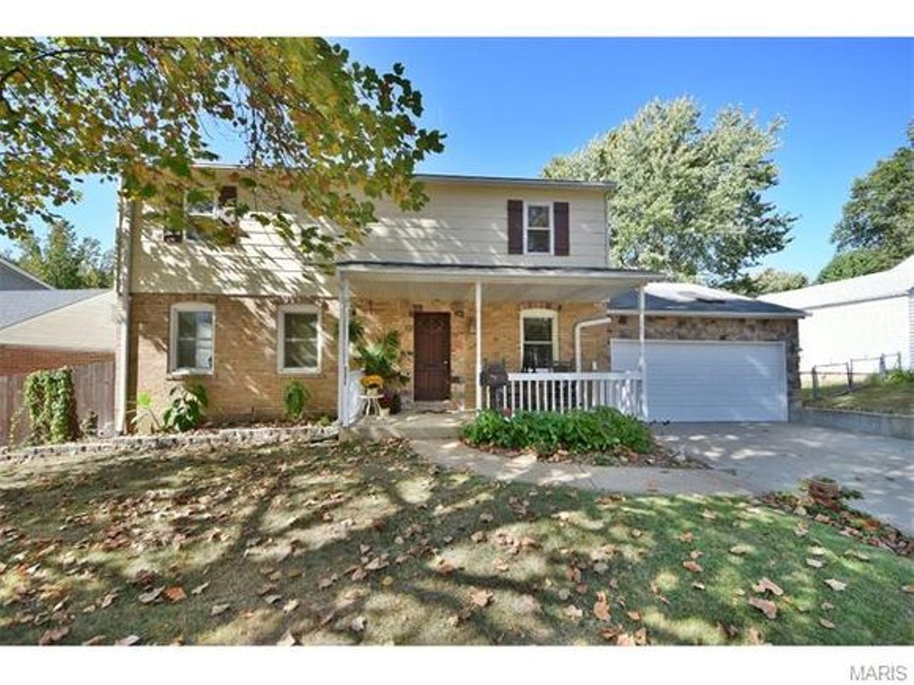 5843 Kingwood Drive
$194,900
3 beds / 3 baths / 1,728 sqft
Welcome home to St. Louis Hills, where you'll be right next to Francis Park and the bike paths of River Des Peres Park.