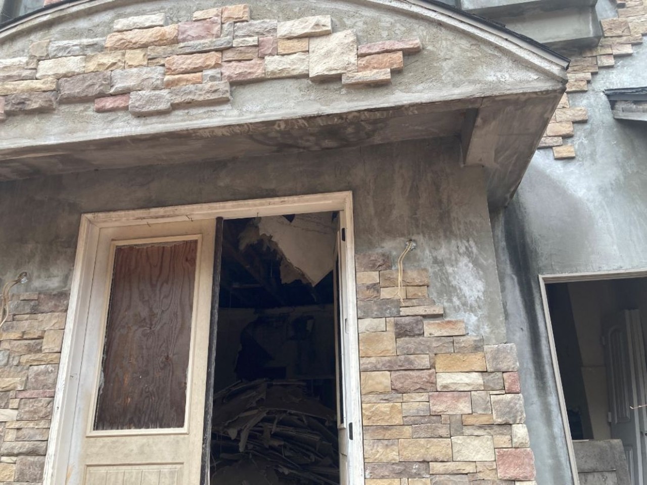 These Abandoned Mansions in Branson Are Going Viral on TikTok [PHOTOS]