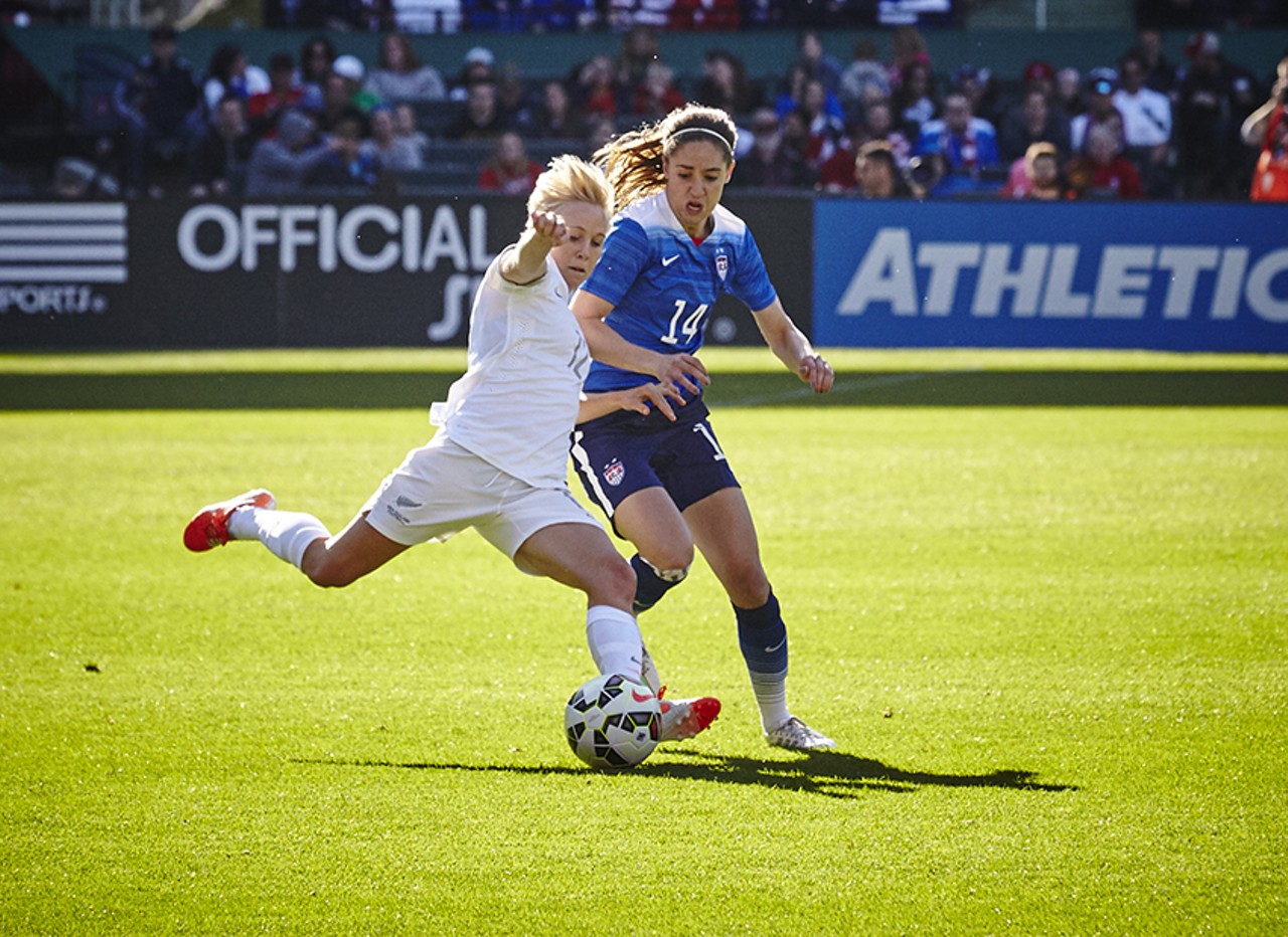 Morgan Brian fights for the ball.