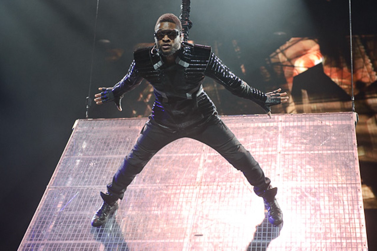 Usher performing at the Scottrade Center.