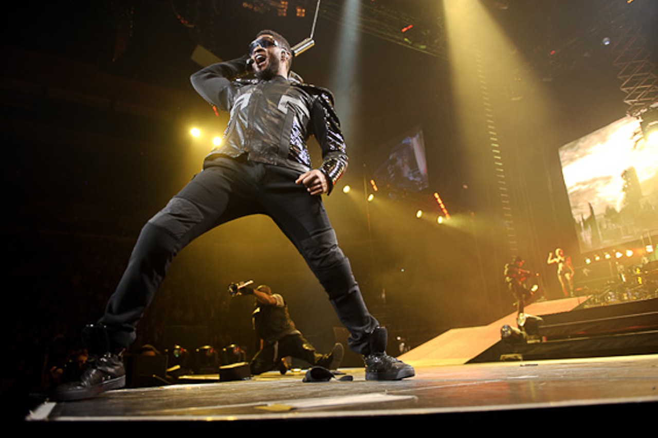 Usher performing at the Scottrade Center.