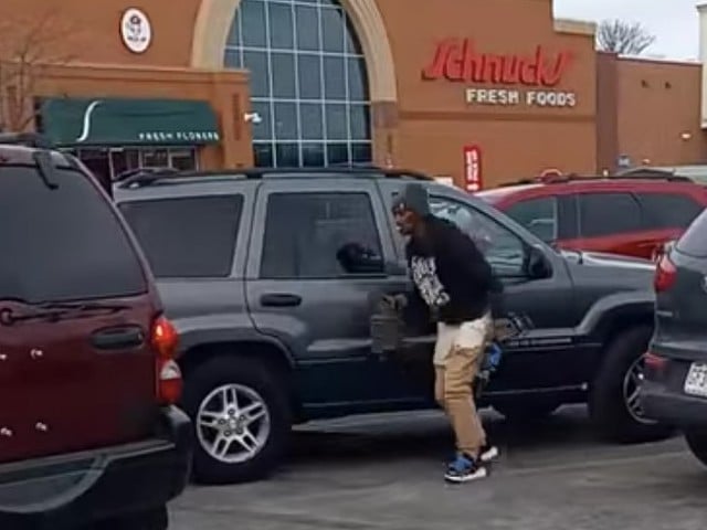 VIDEO: Bold Catalytic Converter Thief Strikes Outside Schnucks in Broad Daylight