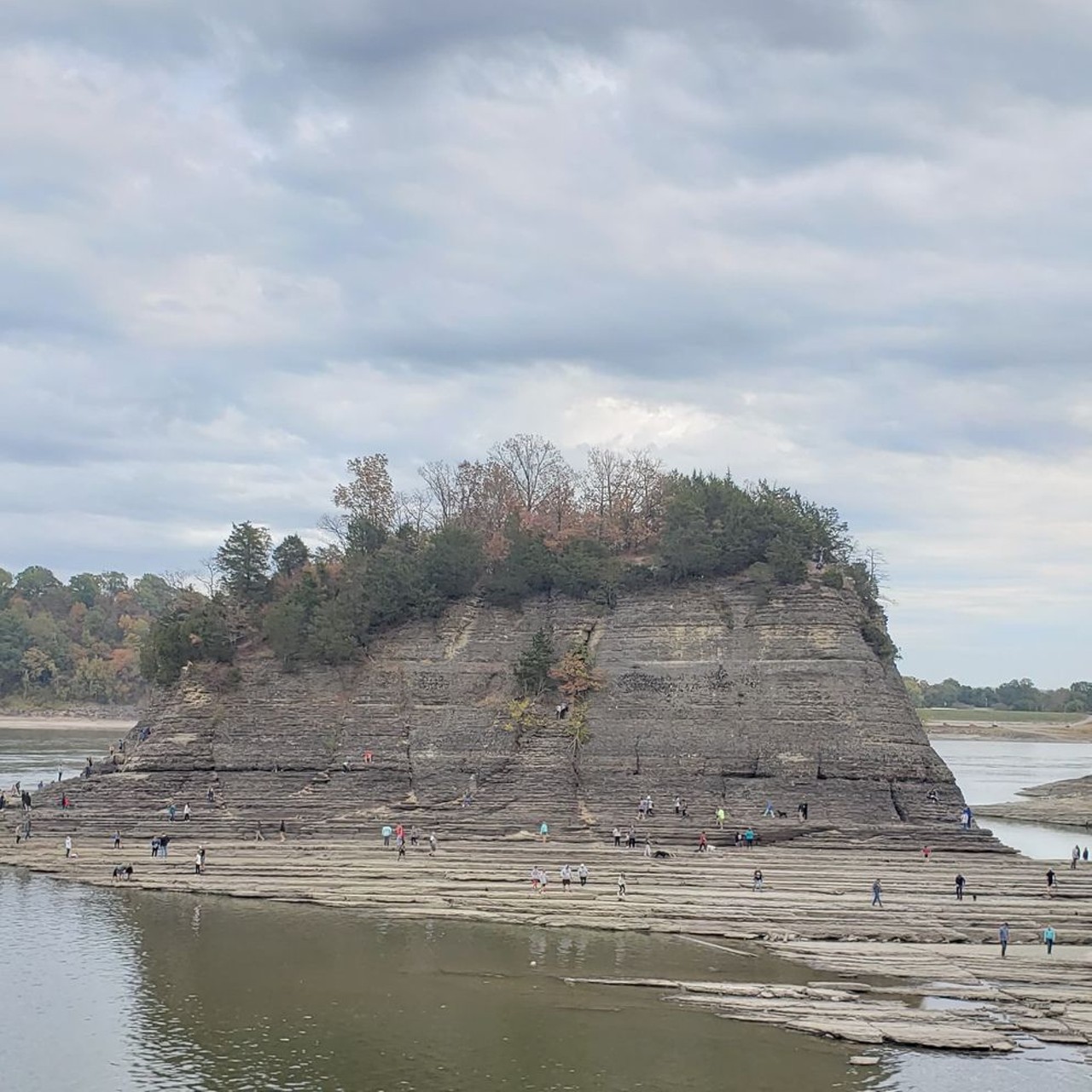 You Can Now Walk to Tower Rock in the Middle of the Mississippi River [PHOTOS]