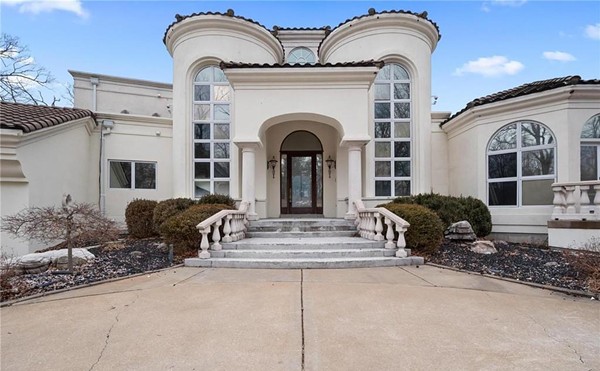 Nelly's former mansion sold in 2021, but no one seems to have moved in yet.